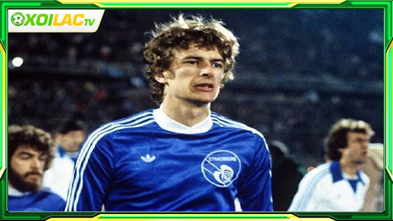 Sự nghiệp cầu thủ của HLV Arsene Wenger Sự nghiệp cầu thủ của HLV Arsene Wenger