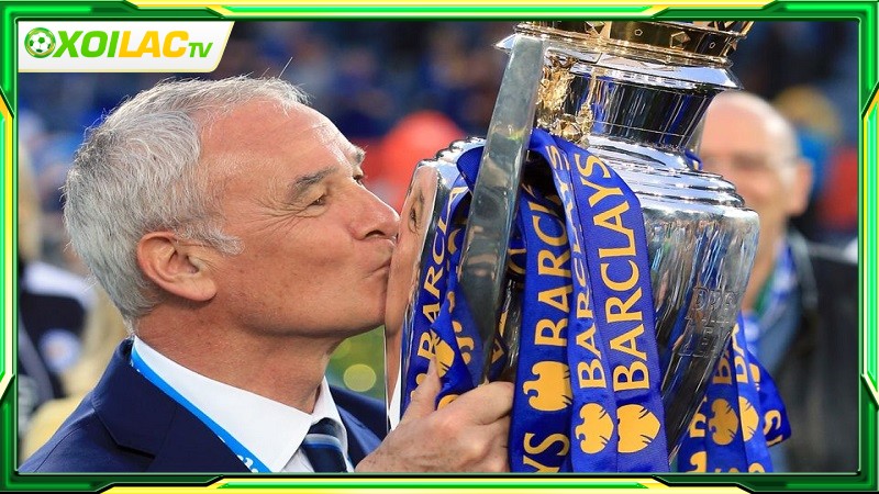 Huấn luyện viên Claudio Ranieri cùng Leicester City vô địch Premier League 2015-2016 Huấn luyện viên Claudio Ranieri cùng Leicester City vô địch Premier League 2015-2016